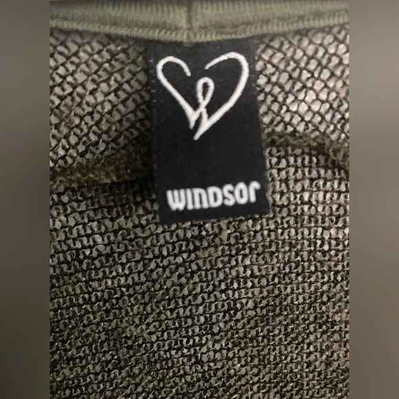 Green sweater - Picture 3 of 3